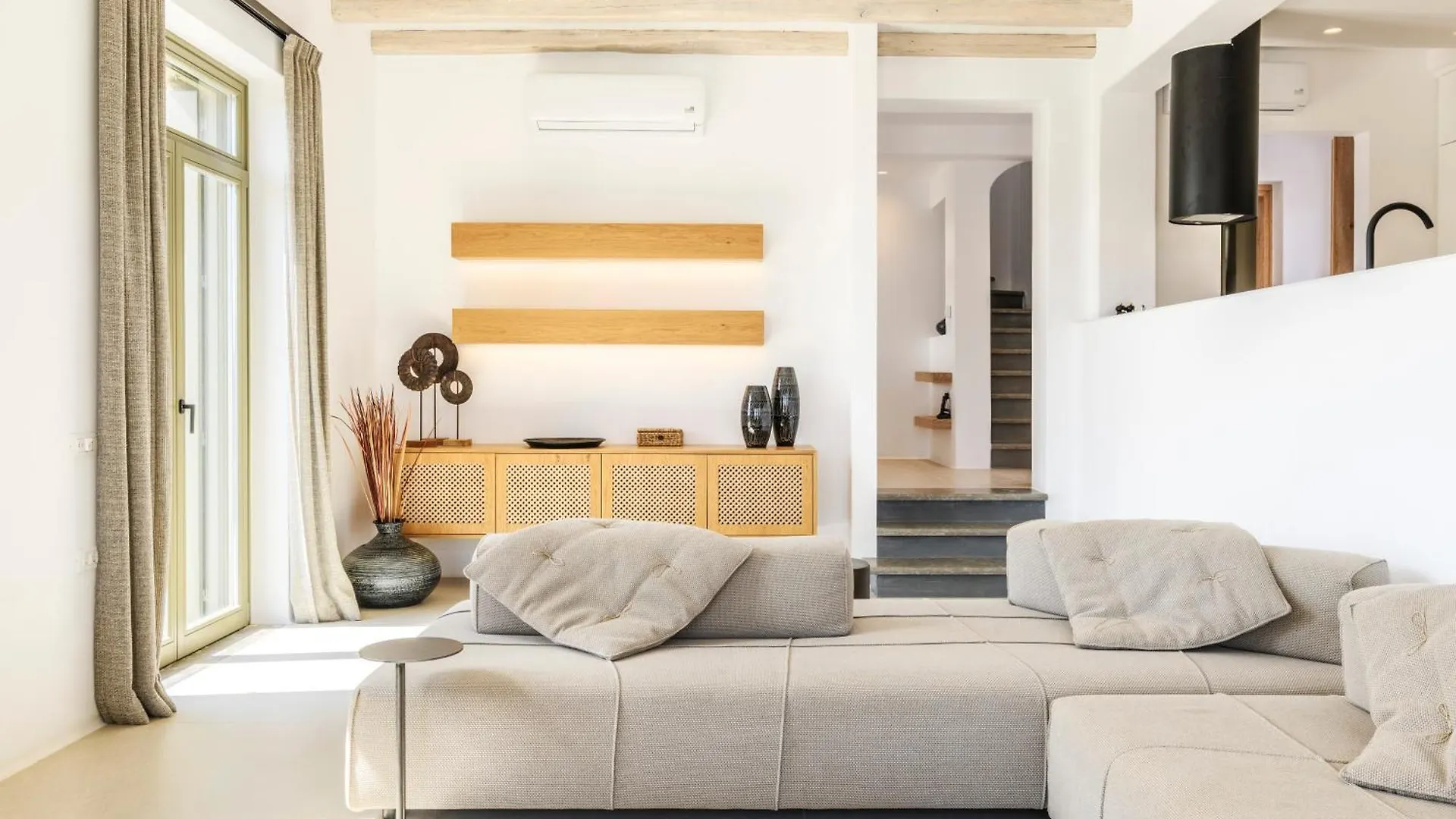Panormos Bay Suites Luxury Resort יוון